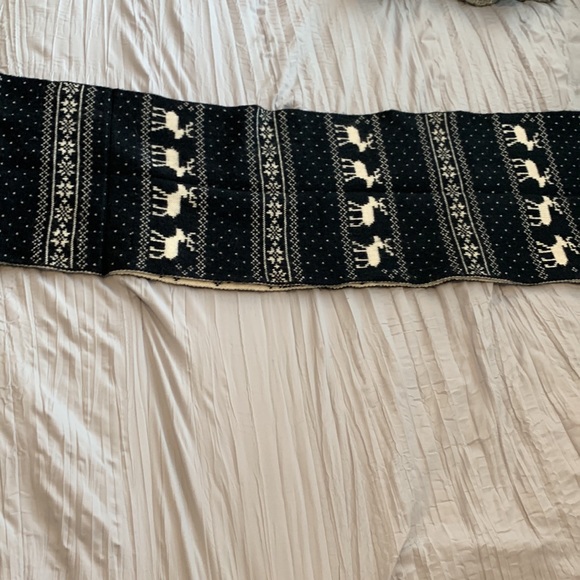 Abercrombie & Fitch Knit Scarf - Picture 3 of 6